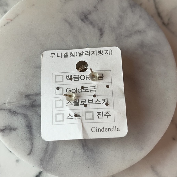 Elegant Earrings From Korea/Hong Kong Bundle - Picture 4 of 14